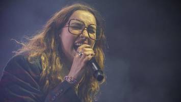 Lawrence verwandelt das Docks in eine fröhliche Partyzone