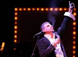 Kammerspiele: Ein Mann, der immer tiefer in den Abgrund rutscht