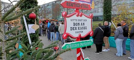 glühwein für einen euro: so ist die stimmung beim aldi-weihnachtsmarkt in augsburg