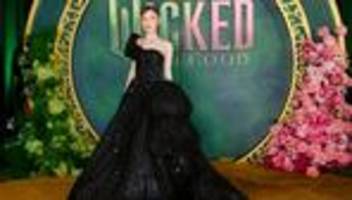 Leute: Ariana Grande bei Wicked-Premiere von Mann angegriffen