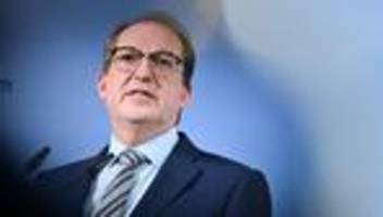 Abschiebungen nach Syrien: Dobrindt macht Verbleib von Syrern von Integration abhängig