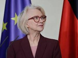 Kein Turnaround in Sicht: Wirtschaftsweise Schnitzer kritisiert Bundeskanzler Merz scharf