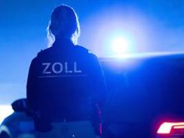 Neues Gesetz gegen Schwarzarbeit: Zoll nimmt Lieferdienste und Barbershops ins Visier