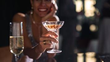 Weihnachten beim Escort: So erleben Vanessa und Helena die einsamen Gäste