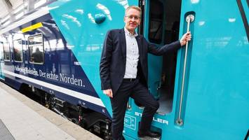 Bahn und Daniel Günther reagieren auf Brandbrief wegen Sylt-Chaos