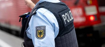 Radlader rutscht Böschung hinab: Beinahe-Unfall mit S-Bahn in Tutzing