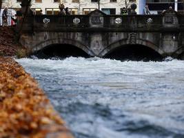 verschwundene eisbachwelle: ein schauspiel, das es so nur in münchen geben kann