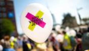 Analyse von Landtagsreden: Grüne übergeben 400 Seiten AfD-Zitate an Innenminister