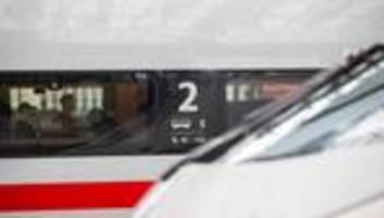 Durch Handy abgelenkt: 27-Jähriger von ICE erfasst und schwer verletzt