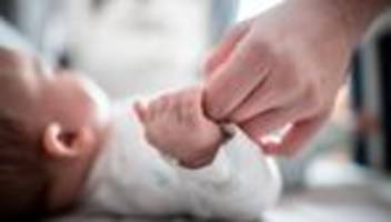 Nach Kehrtwende: Mehr als 100.000 Unterschriften gegen Kinderstartgeld-Aus