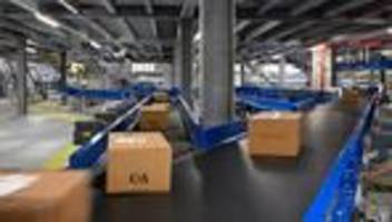 Vorweihnachtszeit: Paketbranche erwartet geringen Anstieg von Sendungen vor Weihnachten