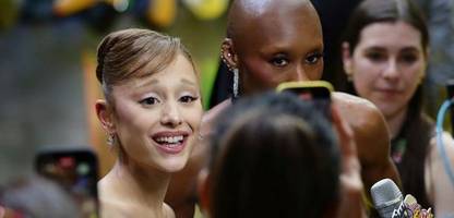 Ariana Grande wird bei »Wicked«-Premiere von Mann bedrängt
