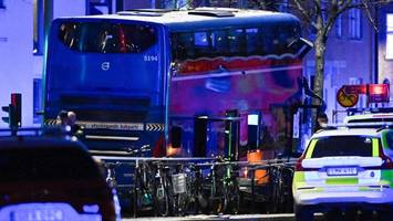 Schweden: Bus kracht in Haltestelle – Tote und Verletzte in Stockholm
