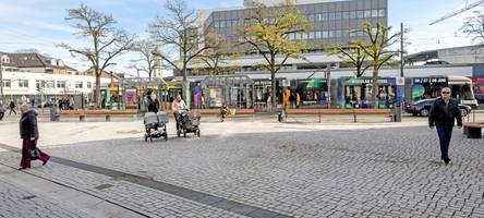 Ein Stadtteil putzt sich heraus: Der Stadtplatz in Lechhausen ist fertig