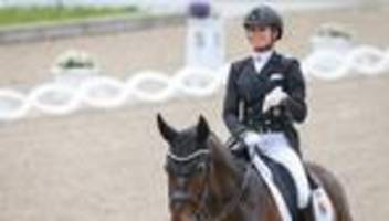 Reitturnier in Stuttgart: Mit Weltcup-Debütant Diallo: Kür-Sieg für von Bredow-Werndl