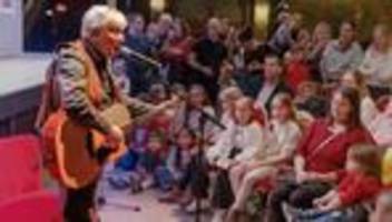 Weihnachtsbäckerei-Kindertag: Kinder starten mit Rolf Zuckowski in die Vorweihnachtszeit
