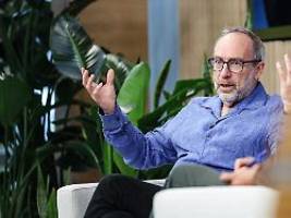 Dümmste Frage der Welt: Wikipedia-Gründer beendet Interview mit Tilo Jung nach wenigen Sekunden