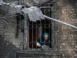 Opfer russischer Kriegsverbrechen: Viele Ukrainerinnen kehren in ihr Haus an der Front zurück