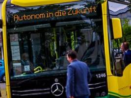 Fahrerlose Busse bis 2047: Studie: Autonomer ÖPNV würde Unmengen einsparen