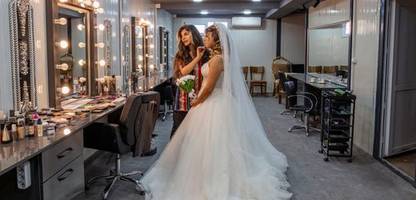 Gute Nachrichten der Woche: ein Schönheitssalon im Erdbebengebiet, weniger Waffengewalt und Polarlichter