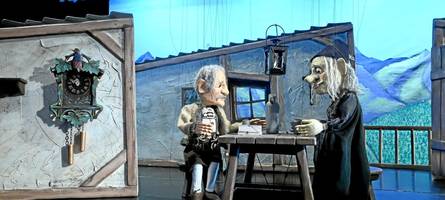 Der Tod steht ihm gut: So macht Maxi Schafroth den Boandlkramer in der Augsburger Puppenkiste zum Star