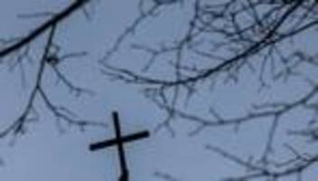 Demonstration in Flensburg: Polizei beendet Kirchenbesetzung in Flensburg