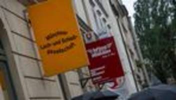 kabarett: lach- und schießgesellschaft zieht um