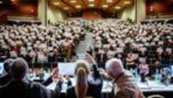 Mitgliederversammlung: St. Pauli konkretisiert Stadionpläne - und gibt Pommeszusage