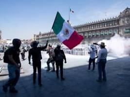 Polizei setzt Tränengas ein: Verletzte und Festnahmen bei Ausschreitungen gegen gewaltsame Drogenkartelle in Mexiko