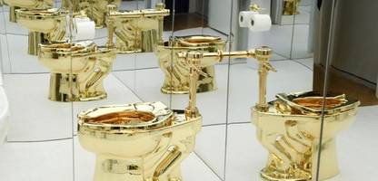 auktionshaus sothebys: goldene toilette neben werken von warhol und lichtenstein versteigert