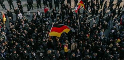 Rechtsextremismus: 714 offene Haftbefehle gegen Neonazis in Deutschland