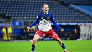 Sieg im Elfmeterschießen: HSV-Torhüterin wird zur Pokal-Heldin