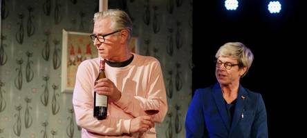 biedermann schaut weg: premierenkritik zu frisch-stück im sensemble theater