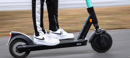 Unter Drogen: Polizei stoppt Frau auf E-Scooter