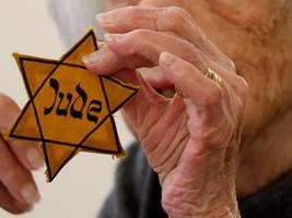 auktion mit kz-dokumenten: judensterne „mit gebrauchsspuren“