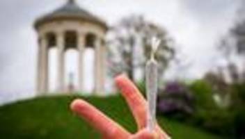 gesellschaft: klage gegen kiff-verbot im englischen garten