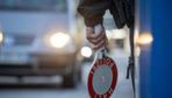 kriminalität: chatbot gibt falschen rat – männer reisen mit waffen ein