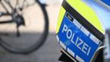 Landkreis Limburg-Weilburg: Radfahrerin und Hund sterben nach Zusammenstoß mit Auto