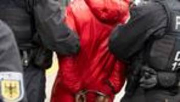 Sicherheit: Gewerkschaft dringt auf mehr Polizei an Bahnhöfen und KI