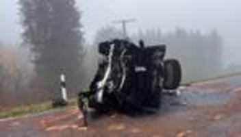 Verkehr: Schwestern sterben im Auto - Ermittlungen gegen Unfallfahrer