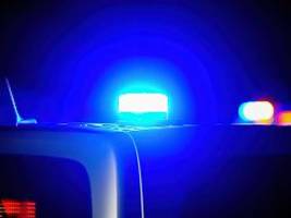 mordkommission ermittelt: polizei findet körperteile einer frau auf a45