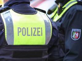 Mädchen mit Messern bewaffnet: Polizisten verletzen Zwölfjährige mit Schüssen lebensgefährlich