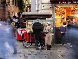 Pestizide oder Lebensmittelvergiftung?: Istanbuler Polizei nimmt nach Tod von Mutter und Kindern weitere Verdächtige fest