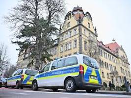 Polizei sieht keine Gefährdung: Unbekannte drohen mit Anschlägen auf 20 Berliner Schulen