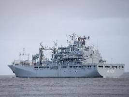 Windpocken an Bord?: Infektionskrankheit zwingt Marineschiff Berlin zum Halt