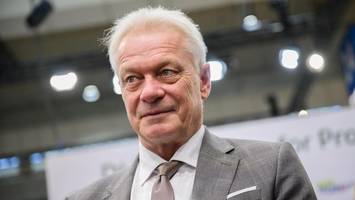 Flieger mit Agrarminister Rainer muss umdrehen – „Technischer Defekt“