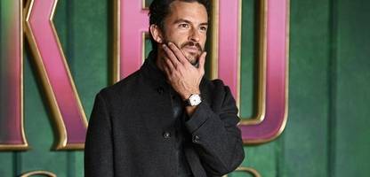 jonathan bailey fühlte sich als schwuler jugendlicher »isoliert«