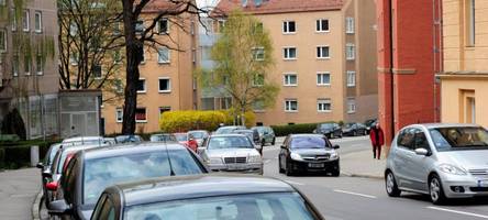 fünf autos beschädigt: 19-jähriger kommt am klinkerberg von der straße ab