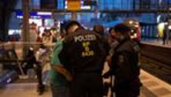 An Bahnhöfen: Bundespolizei beschlagnahmt hunderte gefährliche Gegenstände