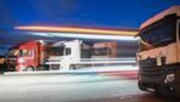 verkehr: unfallrisiko lkw? adac warnt vor zu wenig stellplätzen